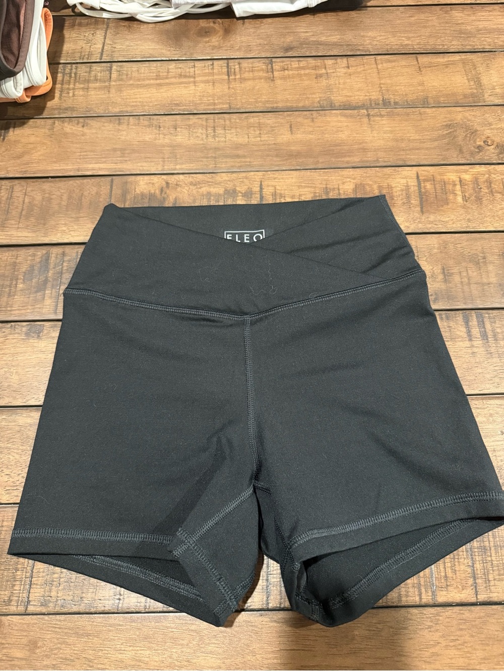 Fleo V Waist shorts, black, size Small